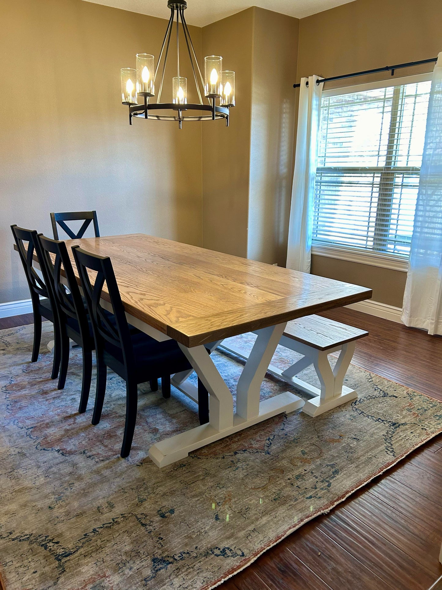 Tangie-Lou Table