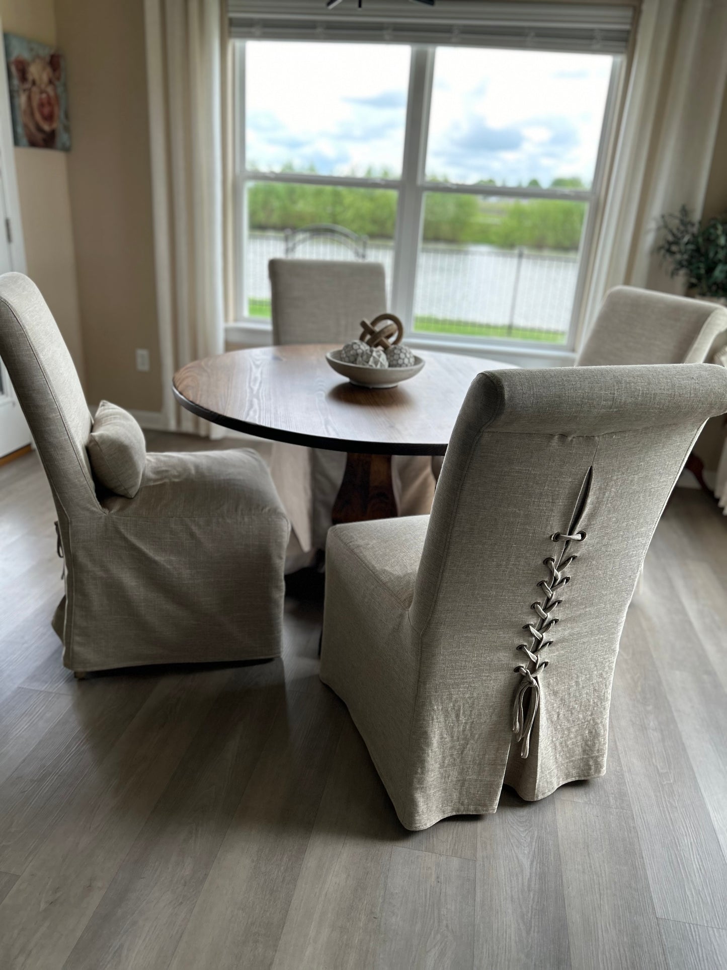 Ransom Round Farmhouse Table